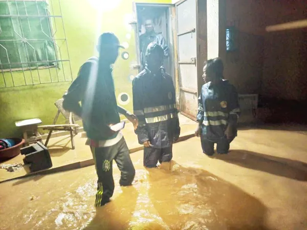 Inondation à Dimbokro : une famille sauvée des eaux