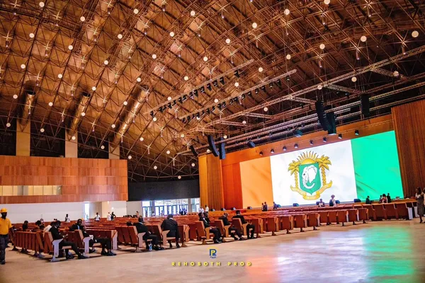 Parc des Expositions d’Abidjan : un projet rêvé par Houphouët et réalisé par Ouattara, des images de l’extérieur