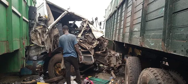 Accident à Elibou : un gros porteur percute un mini, un décès