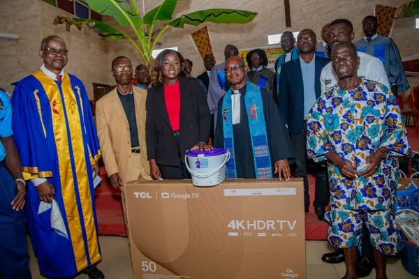 Fête moisson 2023: Aké M’bo Esther fait des dons à l’église méthodiste d’Agboville
