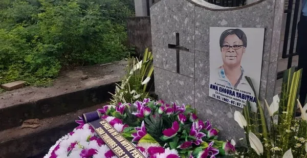 La tombe Awa Ehoura, ex-présentatrice vedette du JT de RTI 1