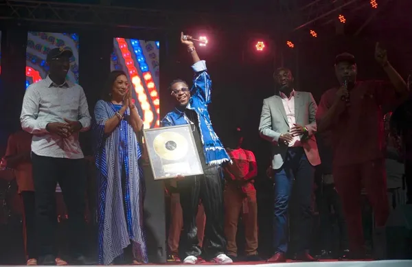 Didi B disque d’or pour son album « Mojotrone 2 History »