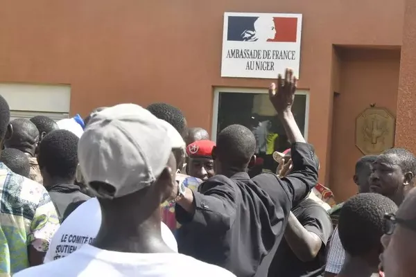 Niger : la France ferme son ambassade à Niamey