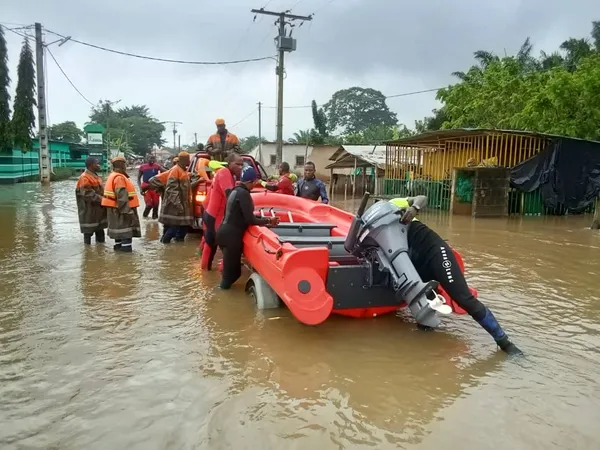Inondation à Aboisso: 4 familles de 19 personnes piégées par la montée des eaux