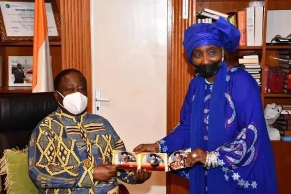 Mort de Bédié : Aïcha Koné inconsolable, « digne héritier du président Houphouët-Boigny « 