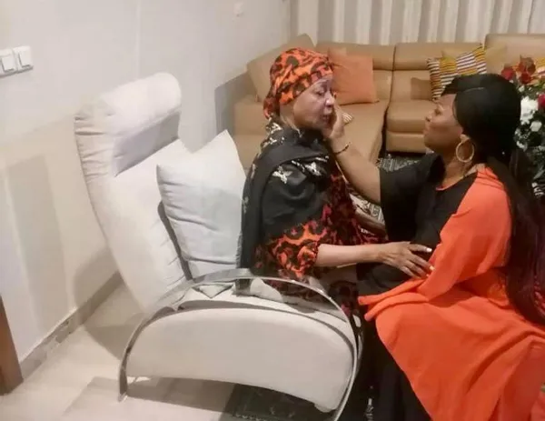 Décès Bédié : l’épouse de Guillaume Soro aux côtés d’Henriette