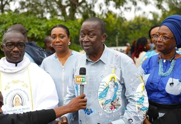 Assomption 2023 : Jeannot Ahoussou-Kouadio et son épouse reçoivent la bénédiction du Pape François