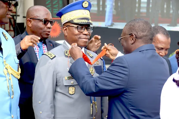 Côte d’Ivoire: le Commandant Supérieur de la Gendarmerie Nationale fait Commandeur de l’Ordre National