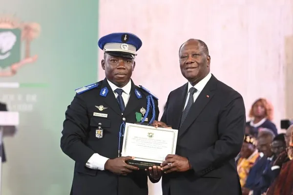Commandant Karim Koné Abdoul, Chef d’Escadron commando d’Abobo, prix d’excellence 2023 du « Glaive D honneur de la gendarmerie nationale »