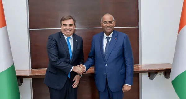 Rencontre entre Patrick Achi et Margaritis Schinas : la coopération entre la Côte d’Ivoire et l’UE renforcée