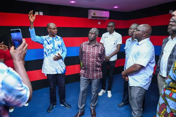 Radio Yopougon : Bictogo visite les installations