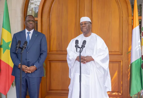 Arrivée de Macky Sall à Abidjan: Ouattara et le président sénégalais, une coopération renforcée, des images