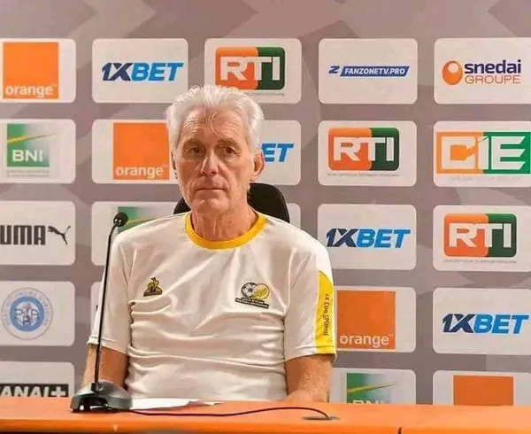 Match contre la Côte d’Ivoire ce mardi: Hugo Broos, sélectionneur de l’Afrique du Sud, prévient, « on connaît les points forts des Éléphants »