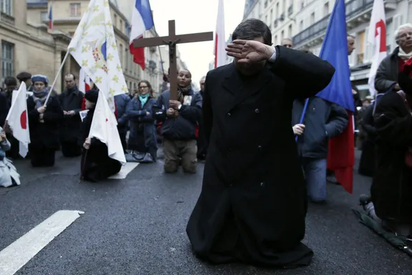 Le gouvernement dissout le mouvement catholique Civitas