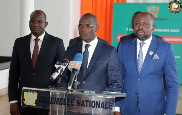 Côte d’Ivoire : trois lois pour la démocratie et la décentralisation