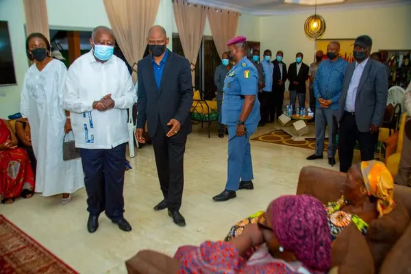 Laurent Gbagbo rend hommage à Adja Sangaré et Sita Bako