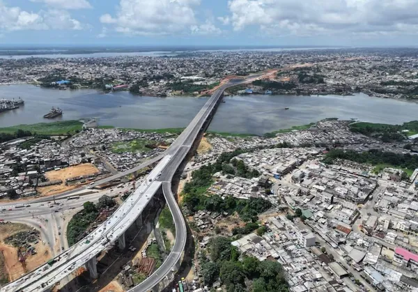 Revue de presse ivoirienne du 3 novembre 2023: 4e pont d’Abidjan, Mambé exige l’ouverture avant la fin de l’année