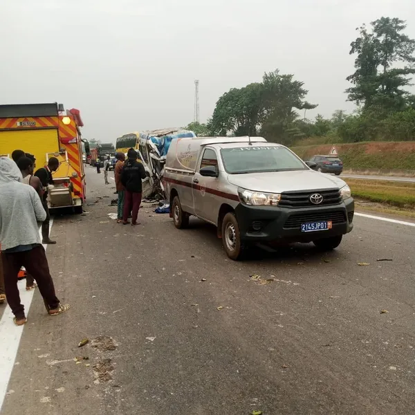 Accident de circulation mortel sur la route Abidjan-Bouaké ce vendredi : un car fait une sortie de route, 1 mort et 30 blessés