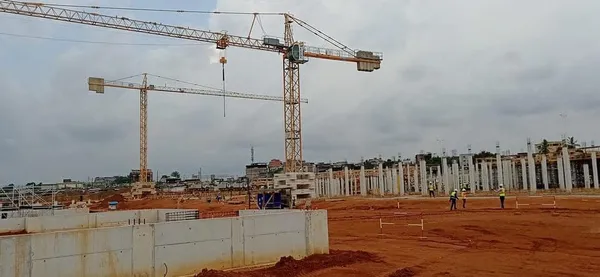 Construction du nouveau marché de Gros de la Gesco, Yopougon : Adama Bictogo sur le chantier, des images