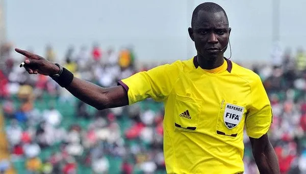 Bakary Gassama : le célèbre arbitre gambien prend sa retraite
