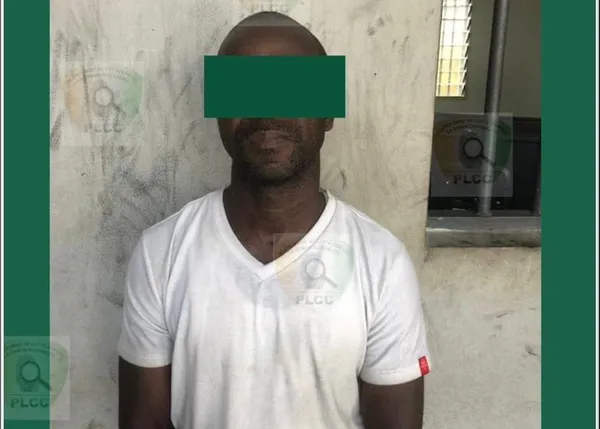 Cybercriminalité en Côte d’Ivoire : la police démantèle un réseau d’escroquerie en ligne