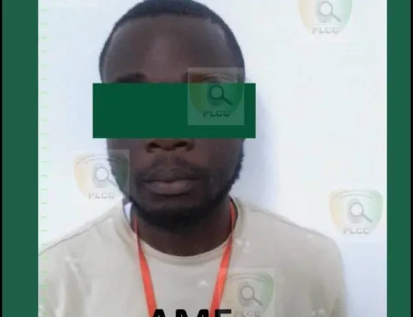 Abidjan : le « brouteur » menace de publier des photos nues d’une jeune fille et 3 ans de prison