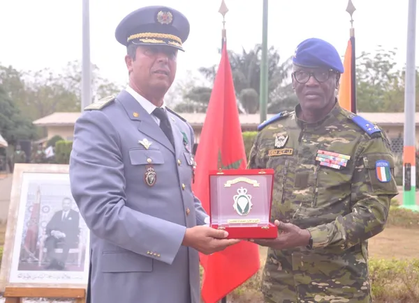 Armée ivoirienne : 350 nouveaux parachutistes ivoiriens formés avec l’aide du Maroc