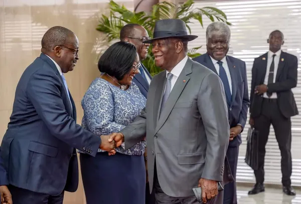 Ouattara a quitté Abidjan ce mardi pour un séjour en France : dans les coulisses
