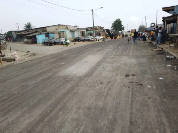 Abobo : Bitumage route Pharmacie Miria -Gendarmerie