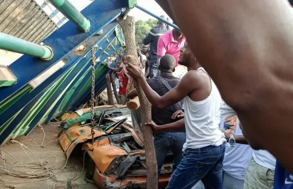 Accident tragique à Bondoukou : Un camion renversé écrase un taxi, quatre morts