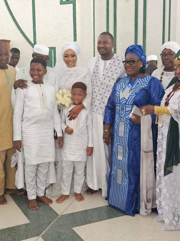 Éric Sekongo : après sa demande en mariage, l’animateur scelle son union (vidéo)