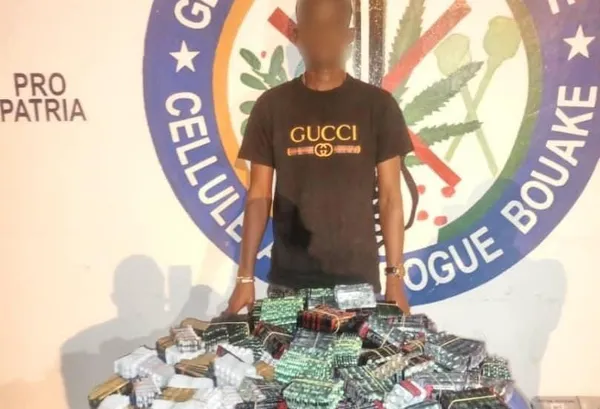 Trafic de drogue : saisie de plus de 20 000 gélules de Tramadol à Bouaké, deux trafiquants arrêtés