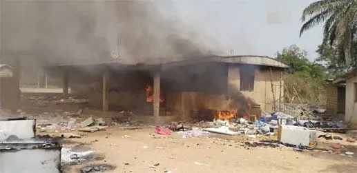 Drame à Zéo : un instituteur battu à mort, la résidence du chef incendiée