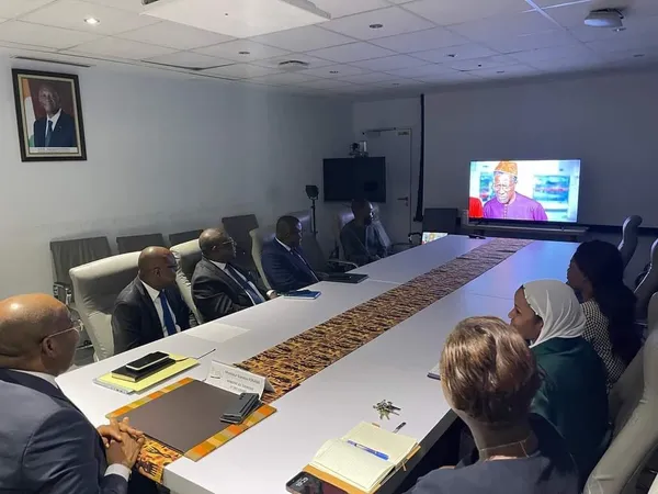 « Les perles de Babi » : la nouvelle série d’Erico Sery présentée au ministre Siandou Fofana