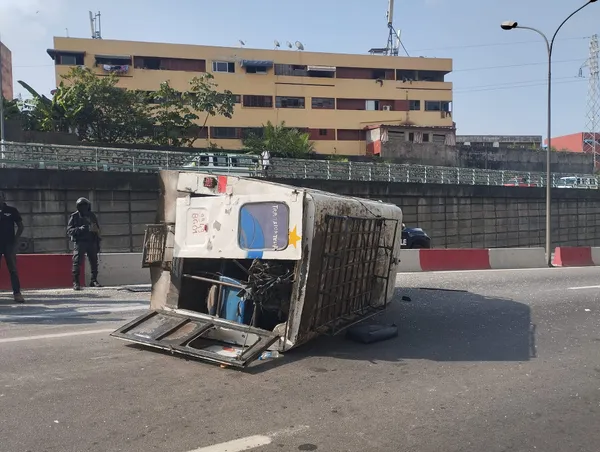 Terrible accident à Riviera 2 ce dimanche : Un badjan se renverse et sème le chaos