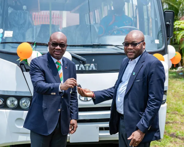 La FIF offre 967,5 millions et 40 cars aux clubs