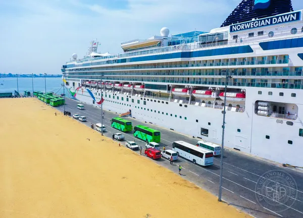 Le NORWEGIAN DAWN à Abidjan le 29 mars 2023