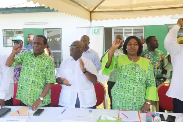 2025 : Grand-Bassam se mobilise pour Tidjane Thiam, Me Linda Diplo à la tête d’une marée humaine