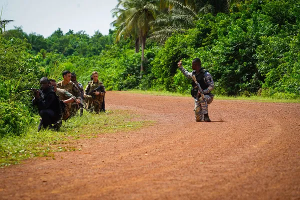 Exercice militaire gendarmerie ivoirienne et 8e RPIMa français