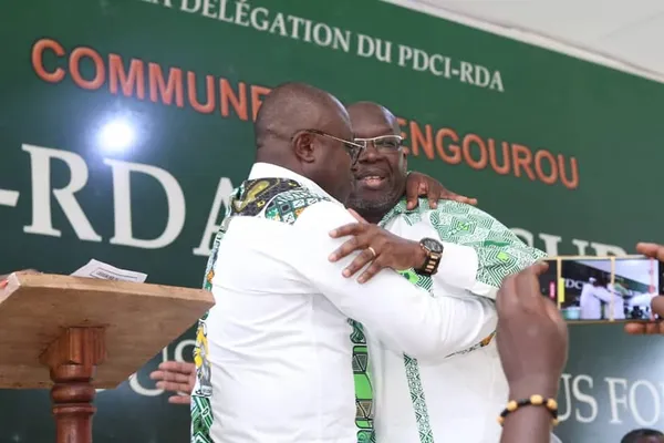 Bredou Bredou Athanase et Adom Guillaume se réconcilient le 10 mai 2024 à Abengourou