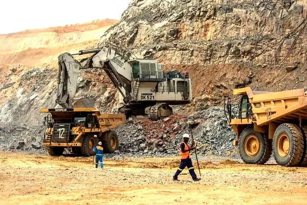 Découverte d'un gisement de coltan à Issia, Côte d'Ivoire, par la SODEMI