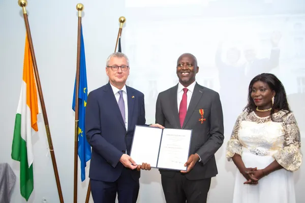 Paul N'guessan-Béchié décoré de la Bundesverdienstkreuz le 7 mai 2024