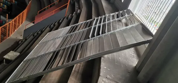 Tornade à Abidjan, Le palais des sports de Treichville endommagé
