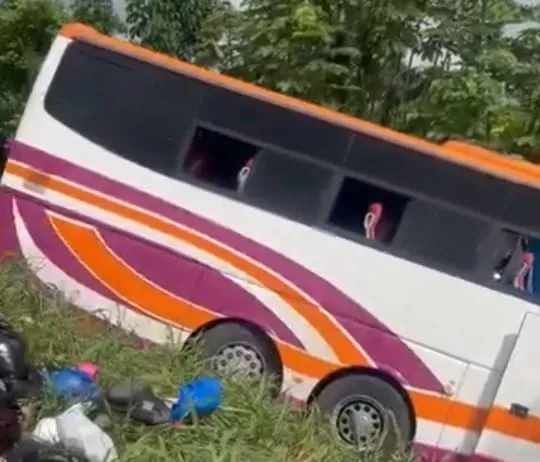Accident d'un car UTB sur l'Autoroute du Nord