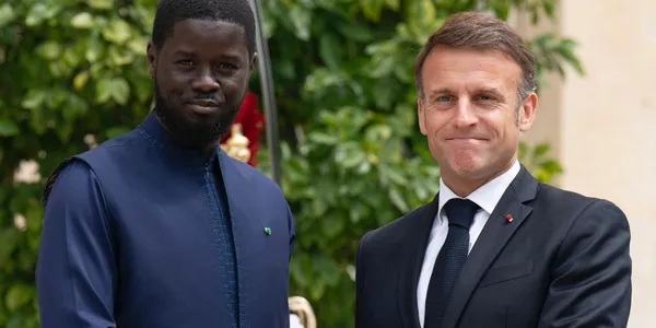 Bassirou Faye et Emmanuel Macron