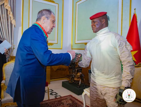 Le ministre russe Sergueï Lavrov et le Capitaine Ibrahim Traoré au Burkina le 5 juin 2024