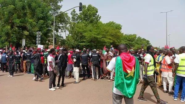 Manifestation au Burkina devant l'Ambassade de France