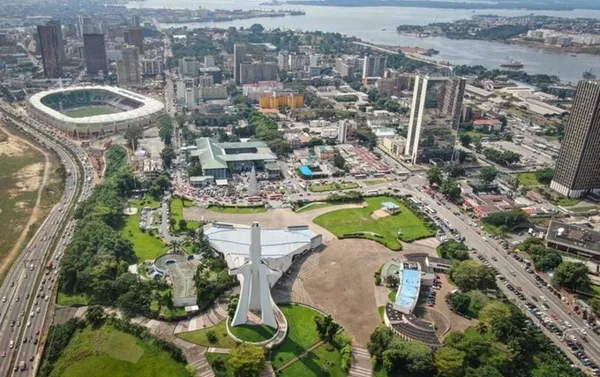 Photo montrant une vue d'Abidjan, Côte d'Ivoire