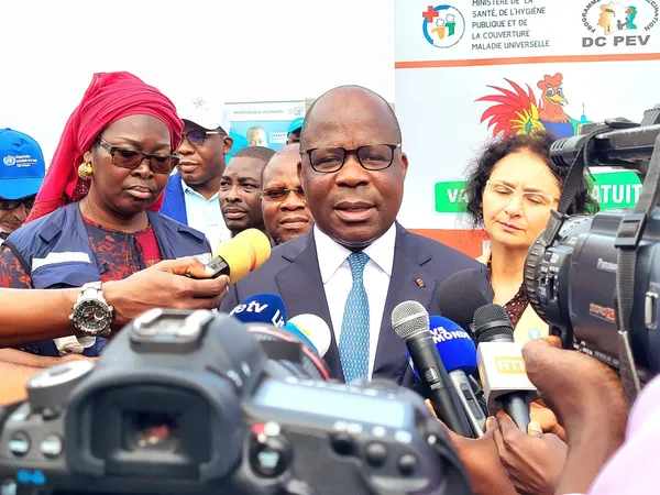 Pierre N'gou Dimba réceptionne 131.100 doses de vaccins antipaludiques, R21- Matrix-M