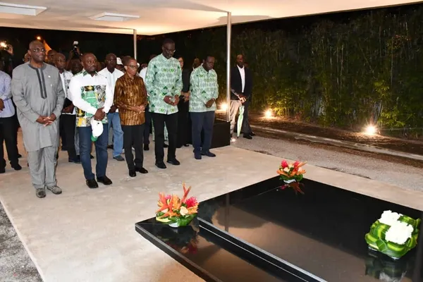 Tidjane Thiam sur la tombe de Zady Kessy Marcel le 20 juin 2024